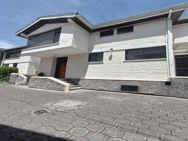 #65 - Casa para Alquiler en Quito - P
