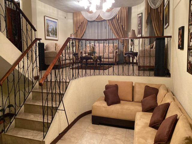 #77 - Casa para Venta en Quito - P