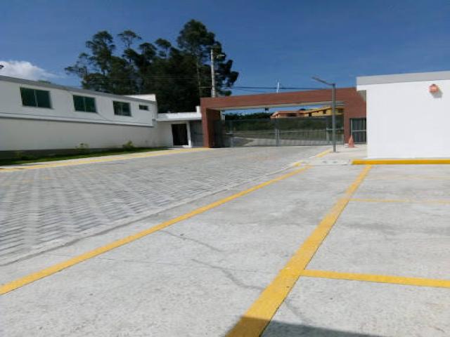 #81 - Casa para Alquiler en Quito - P